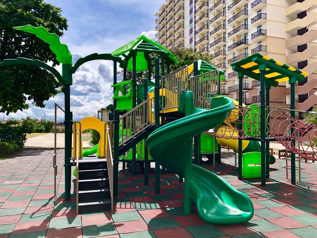 Condo W/ Balcony Near Mactan International Airport マクタン エクステリア 写真